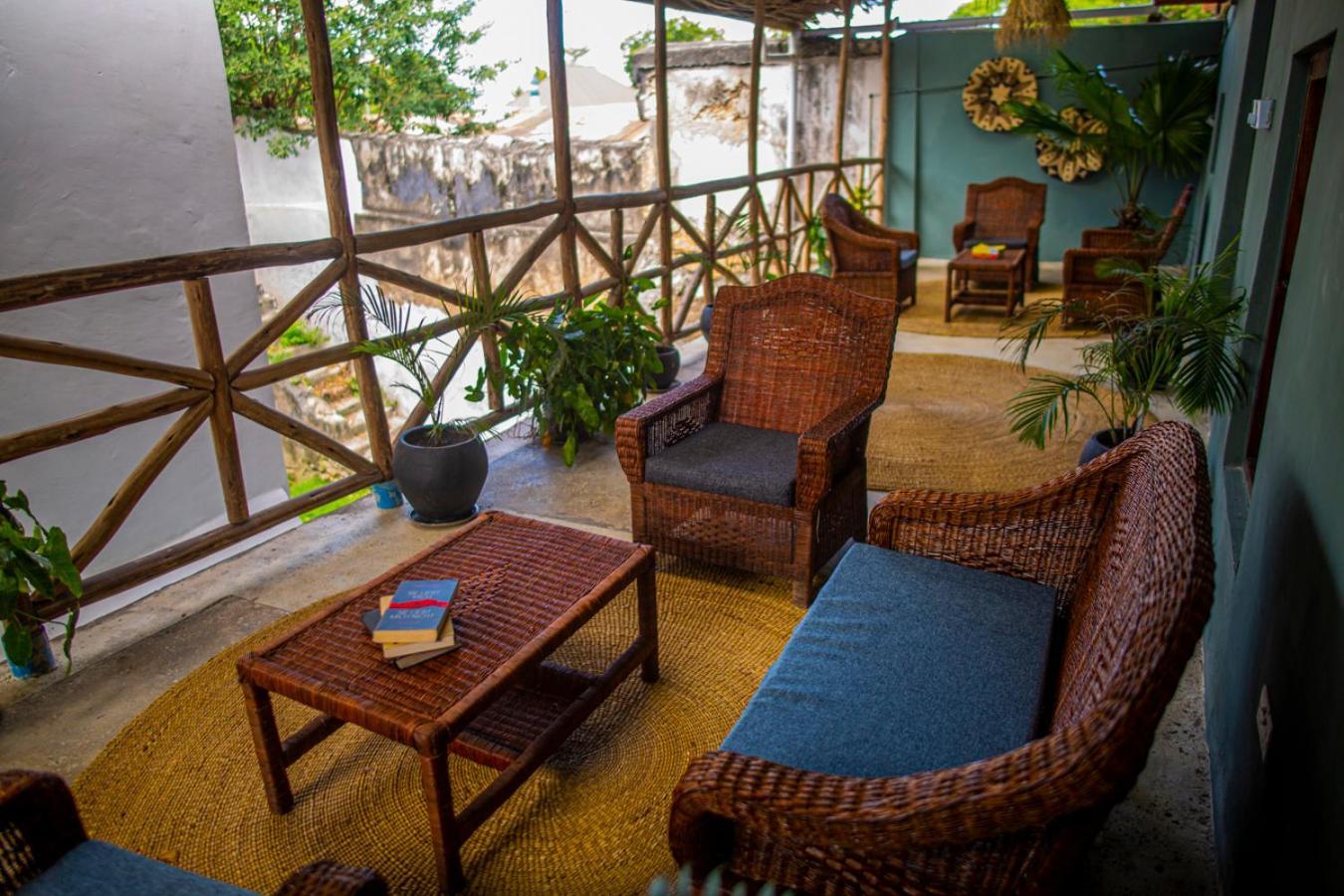 Firefly West Wing Hotell Bagamoyo Exteriör bild